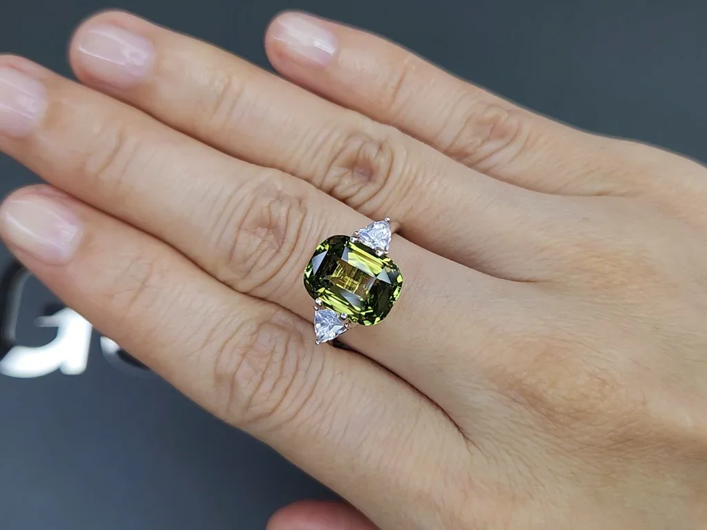 Green-yellow cushion-cut chrysoberyl 6.16 carats, Madagascar Image №5