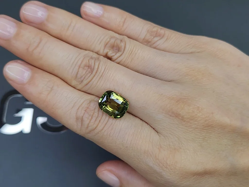 Green-yellow cushion-cut chrysoberyl 6.16 carats, Madagascar Image №2