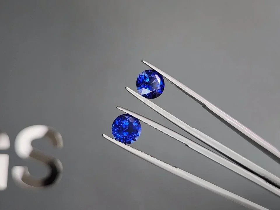Pair of Royal blue sapphires in round cut 4.42 carats, Sri Lanka Image №3