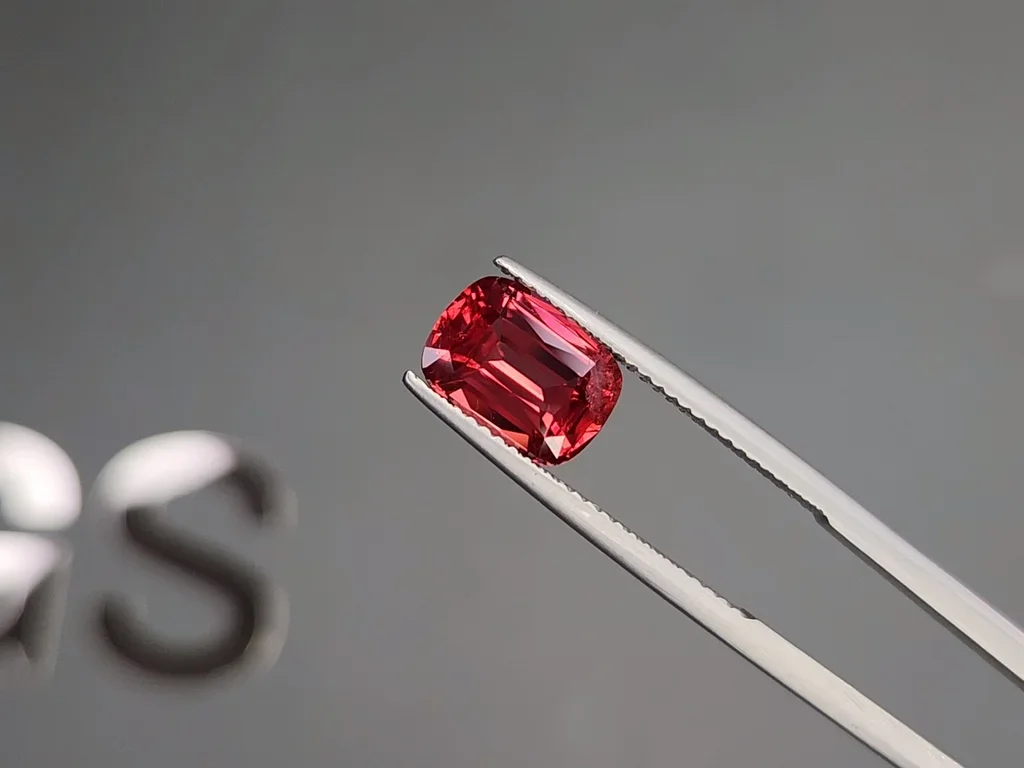 Spinel Mahenge Vibrant Pink-Red cushion cut 2.79 carats, Tanzania  Image №3