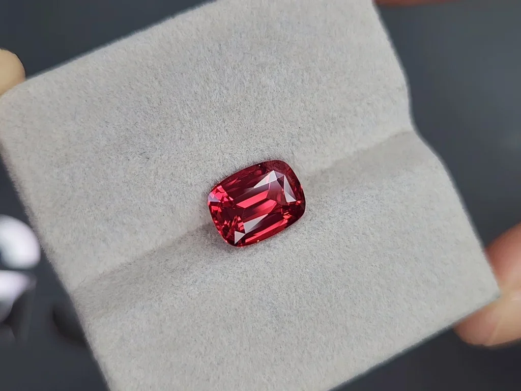 Spinel Mahenge Vibrant Pink-Red cushion cut 2.79 carats, Tanzania  Image №4