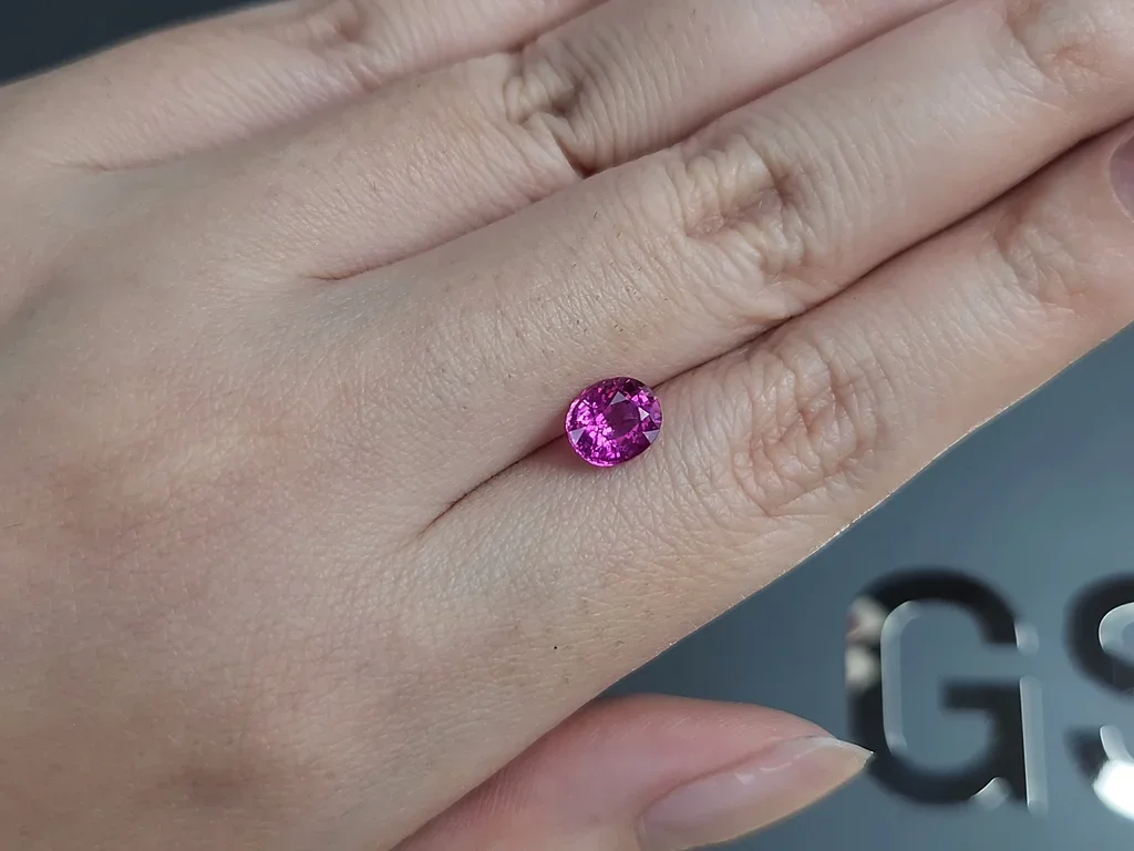 Unheated Vivid Pink sapphire in oval cut 1.55 carats, Sri Lanka Image №2