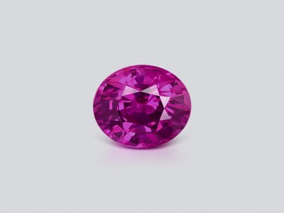 Unheated Vivid Pink sapphire in oval cut 1.55 carats, Sri Lanka photo