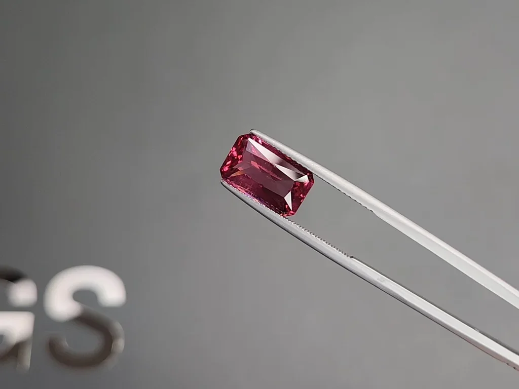 Rare Red-Pink spinel in radiant cut 5.26 carats, Vietnam Image №3