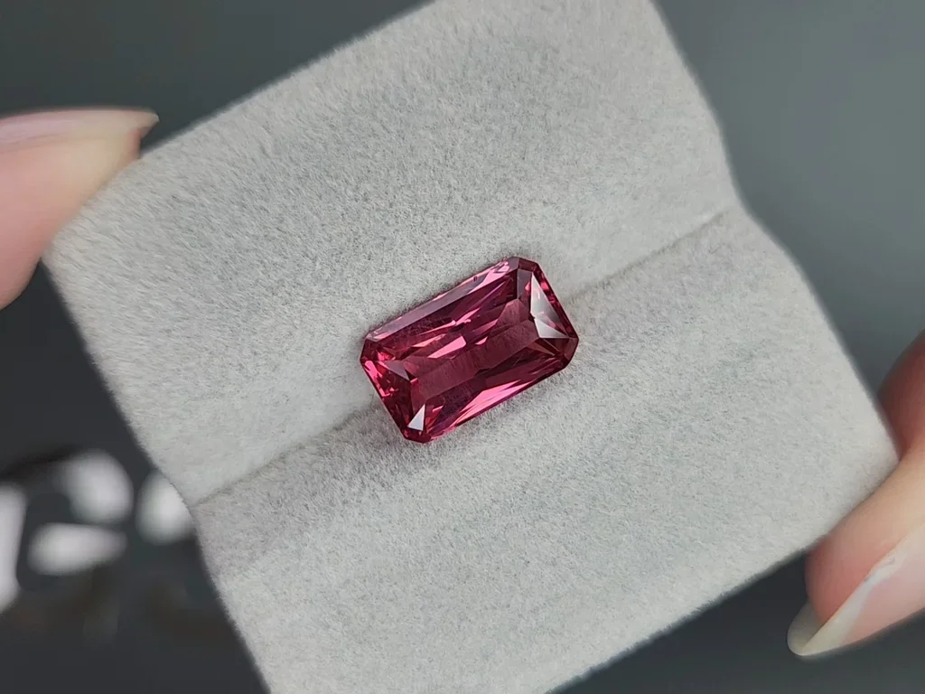 Rare Red-Pink spinel in radiant cut 5.26 carats, Vietnam Image №4