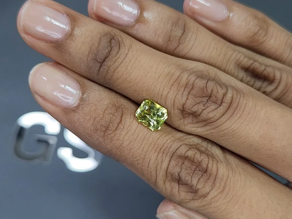 Yellow green chrysoberyl radiant cut 2.19 carats, Sri Lanka Image №2
