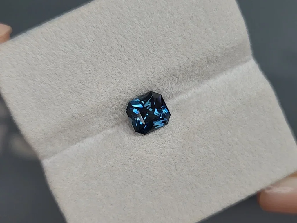 Sapphire Teal radiant cut 1.61 carats, Madagascar Image №4