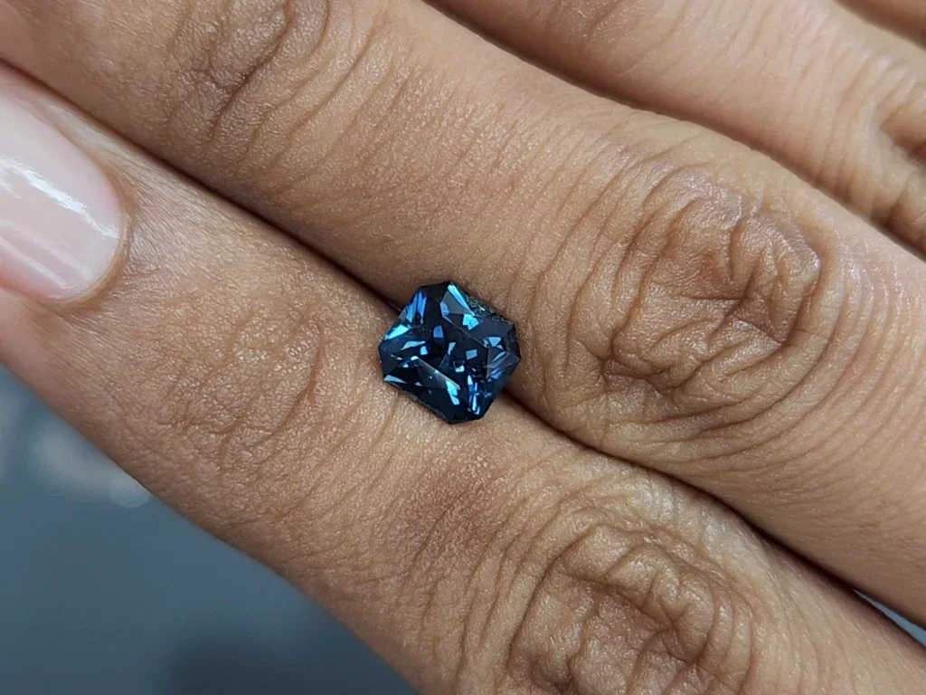 Sapphire Teal radiant cut 1.61 carats, Madagascar Image №2