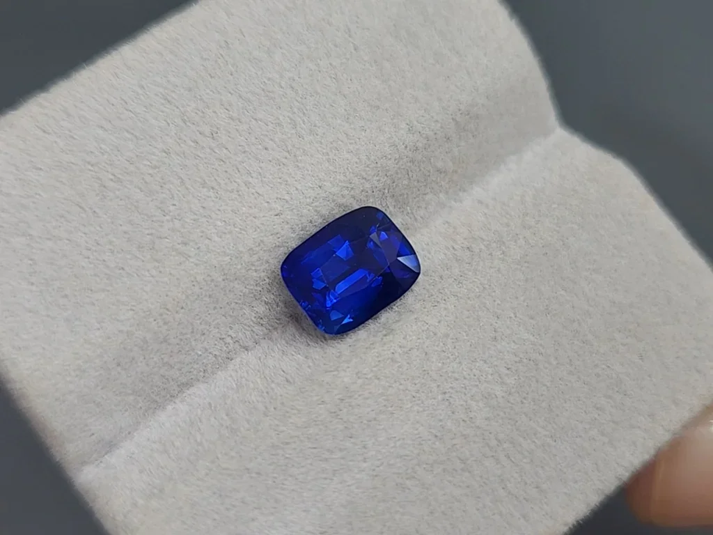 Sapphire Royal Blue cushion cut 2.22 carats, Sri Lanka  Image №4