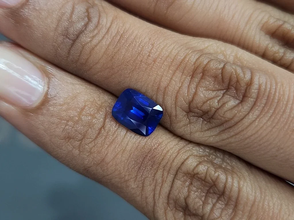 Sapphire Royal Blue cushion cut 2.22 carats, Sri Lanka  Image №2