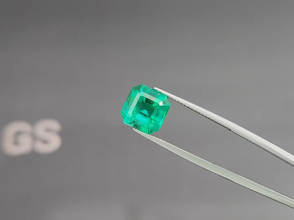Emerald octagon cut 4.52 carats, Colombia Image №3