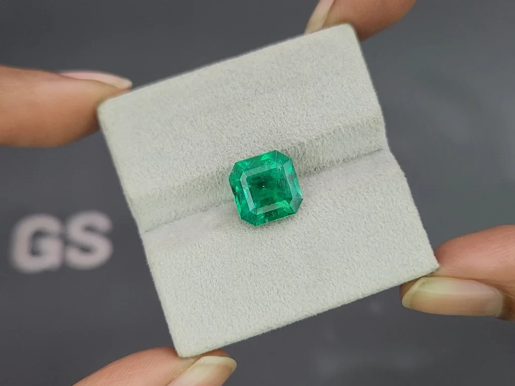 Emerald octagon cut 4.52 carats, Colombia Image №4