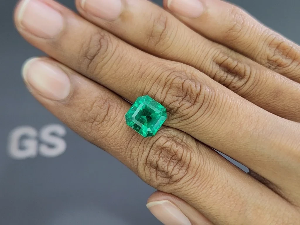 Emerald octagon cut 4.52 carats, Colombia Image №2