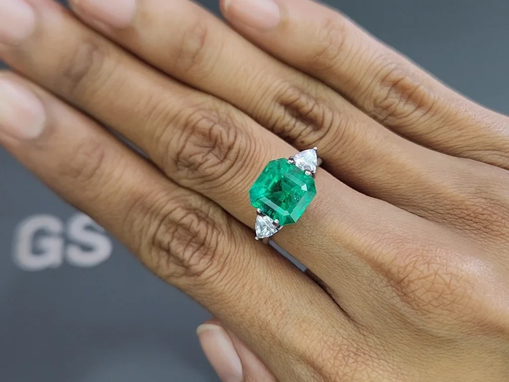 Emerald octagon cut 4.52 carats, Colombia Image №5