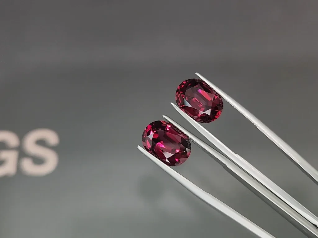 Pair of purple rhodolite garnets oval cut 13.97 carats, Tanzania Image №3