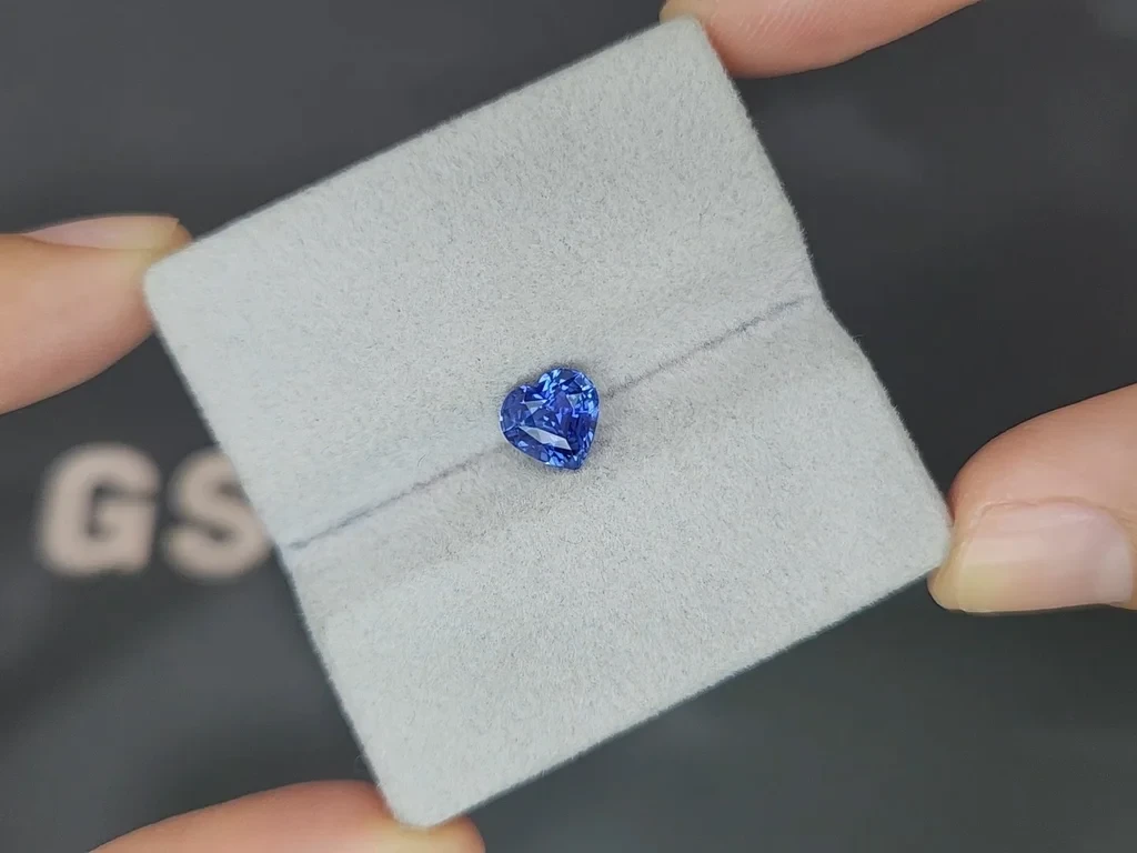 Unheated blue sapphire heart shape 1.52 carats, Sri Lanka Image №4