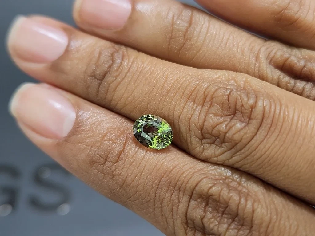 Vanadium bearing chrysoberyl oval cut 2.13 carats, Sri Lanka Image №2