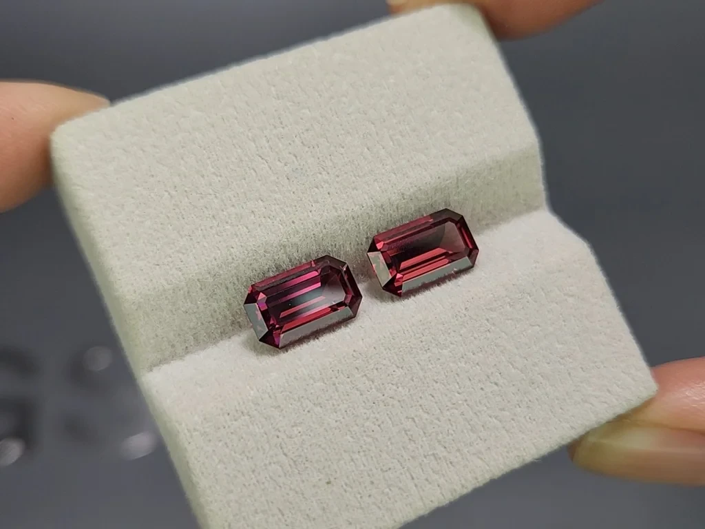 Pair of rhodolite garnets octagon cut 4.97 carats, Madagascar Image №4