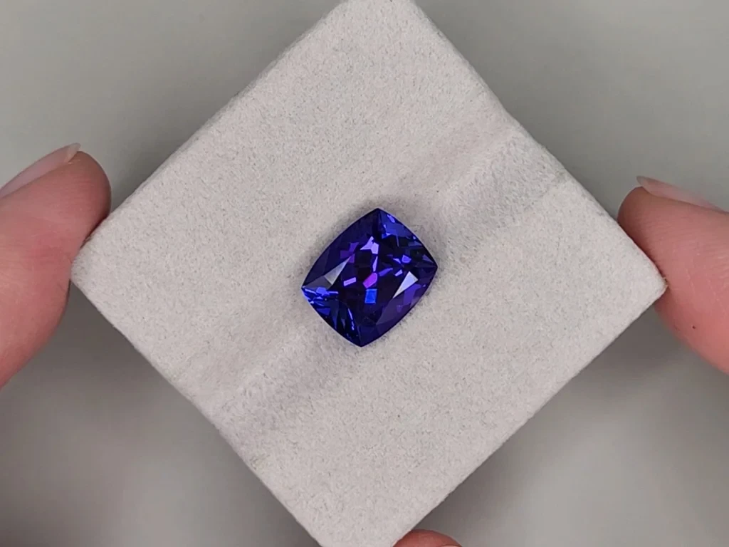 Blue violet tanzanite cushion cut 6.06 carats, Tanzania Image №4