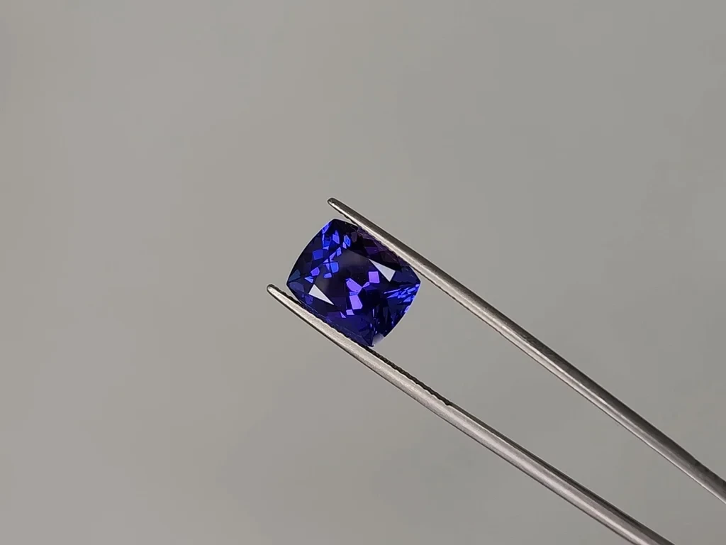 Blue violet tanzanite cushion cut 6.06 carats, Tanzania Image №3