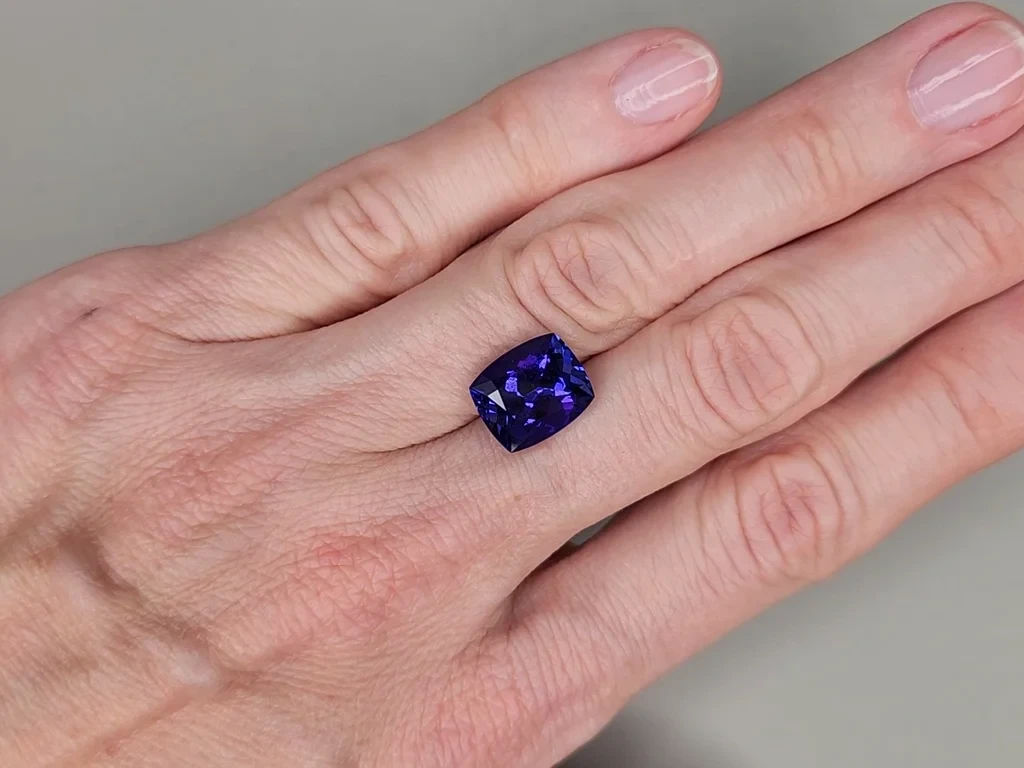 Blue violet tanzanite cushion cut 6.06 carats, Tanzania Image №2