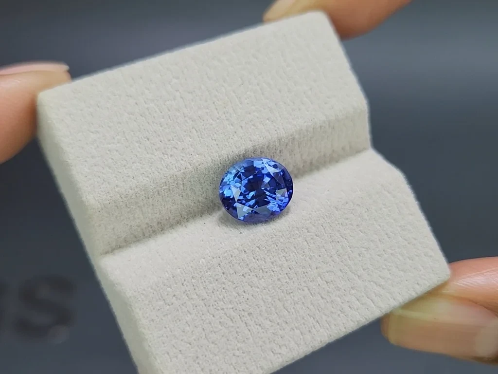 Blue sapphire oval cut 4.04 carats, Sri Lanka Image №4