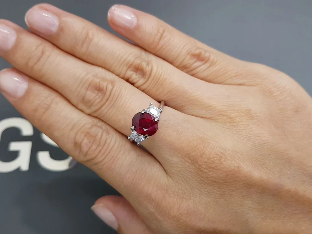 Unheated Pigeon's Blood ruby 2.09 carats in oval cut, Mozambique Image №5