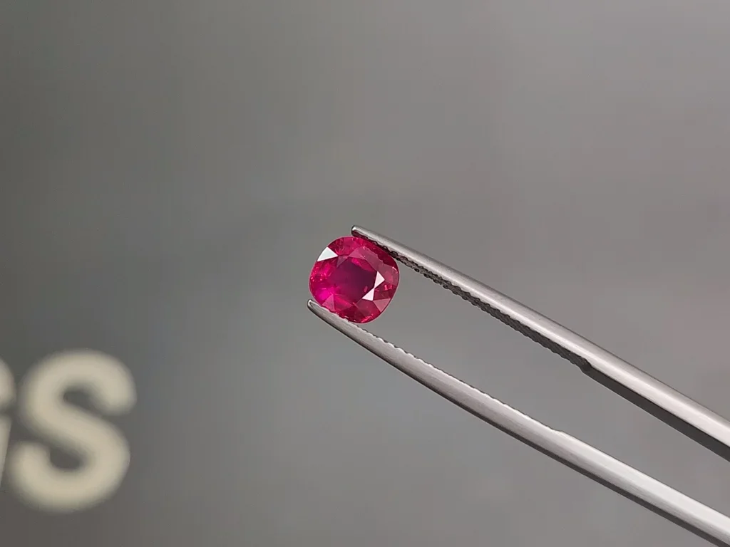 Unheated silky Pigeon's Blood ruby 1.55 carats in cushion cut, Mozambique Image №3