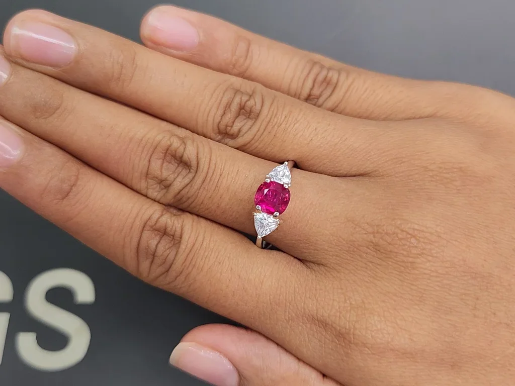Unheated silky Pigeon's Blood ruby 1.55 carats in cushion cut, Mozambique Image №5