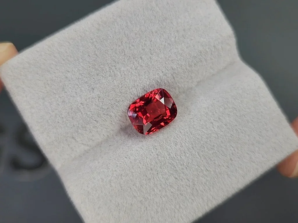 Vivid red cushion-cut Mahenge spinel 2.55 carats, Tanzania Image №4