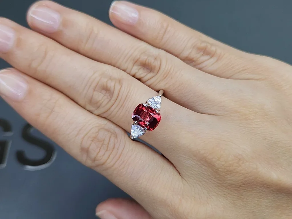 Vivid red cushion-cut Mahenge spinel 2.55 carats, Tanzania Image №5