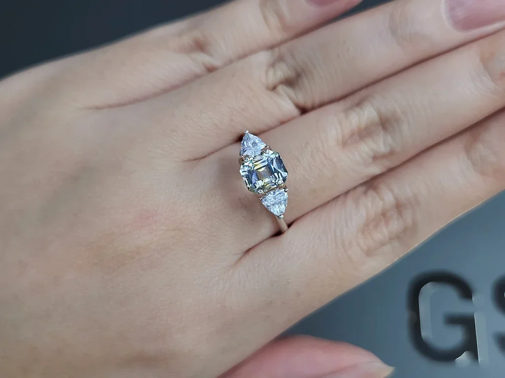 Unheated Bi-color sapphire in radiant cut 2.13 carats, Sri Lanka Image №4
