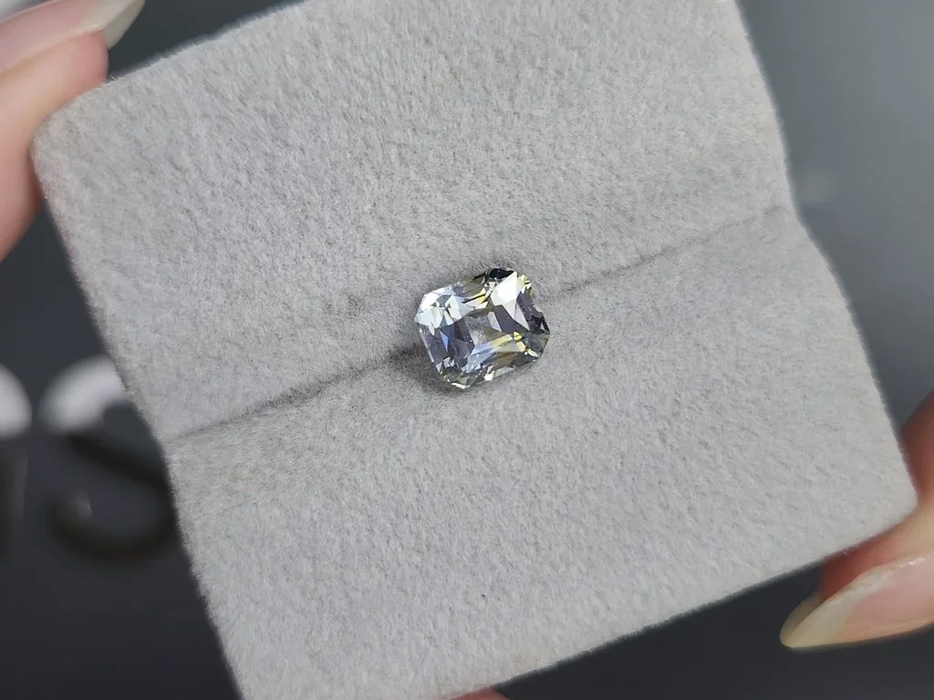 Unheated Bi-color sapphire in radiant cut 2.13 carats, Sri Lanka Image №5