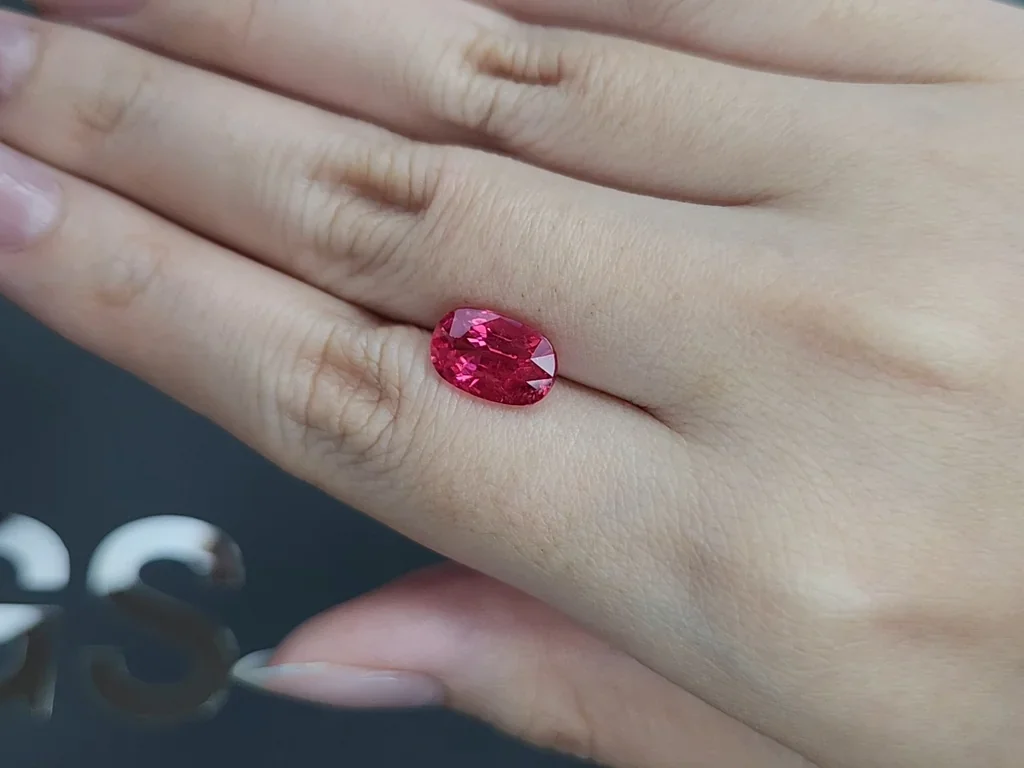 Vivid Red-Pink Mahenge spinel in cushion cut 4.12 carats, Tanzania Image №2