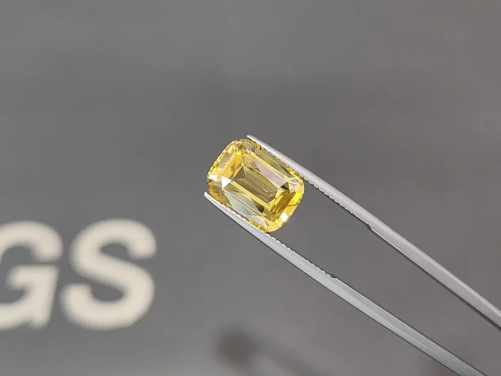 Unheated yellow sapphire cushion cut 8.02 carats, Sri Lanka Image №3