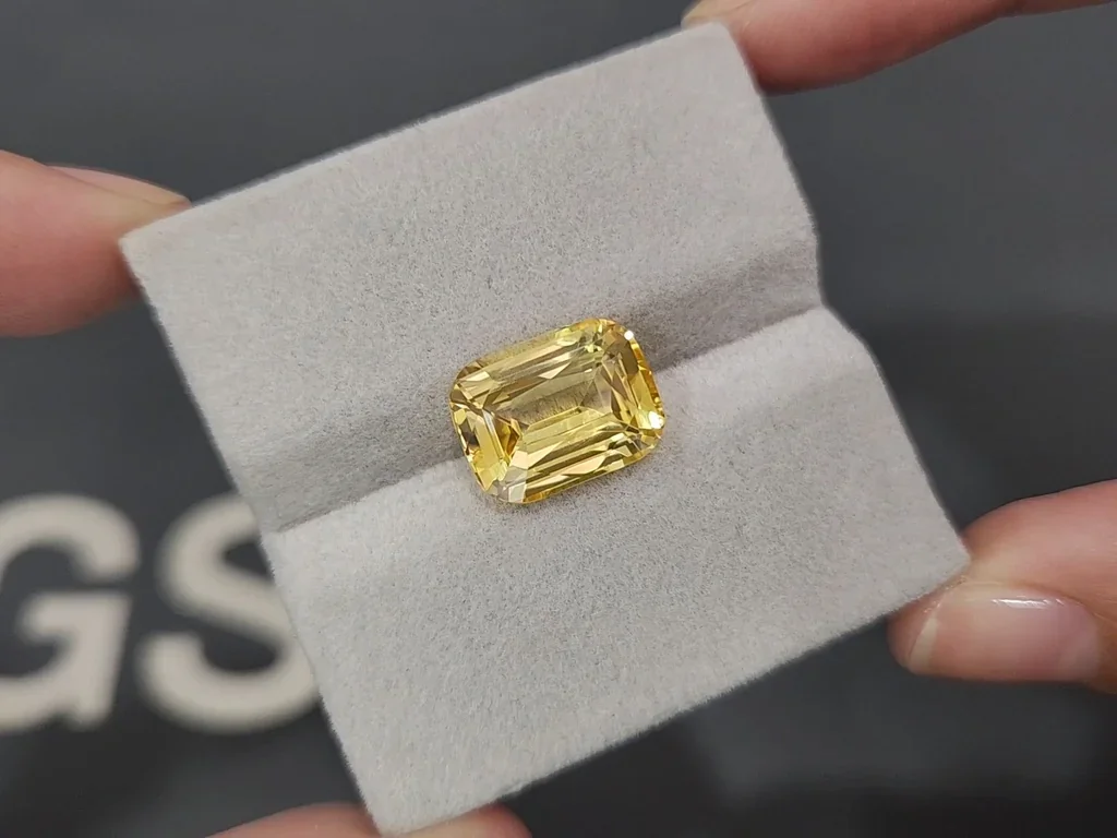 Unheated yellow sapphire cushion cut 8.02 carats, Sri Lanka Image №4