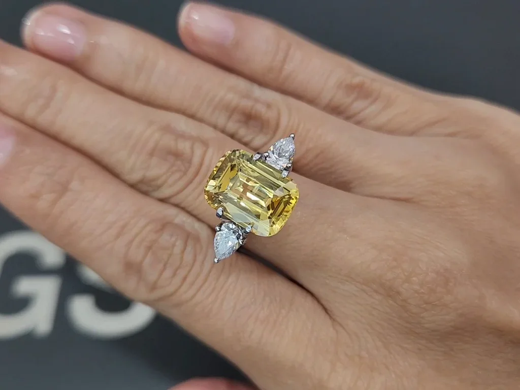 Unheated yellow sapphire cushion cut 8.02 carats, Sri Lanka Image №5