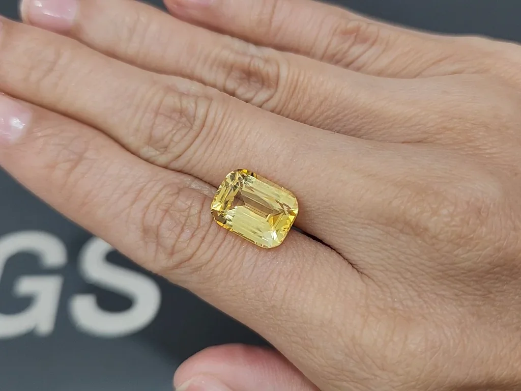 Unheated yellow sapphire cushion cut 8.02 carats, Sri Lanka Image №2