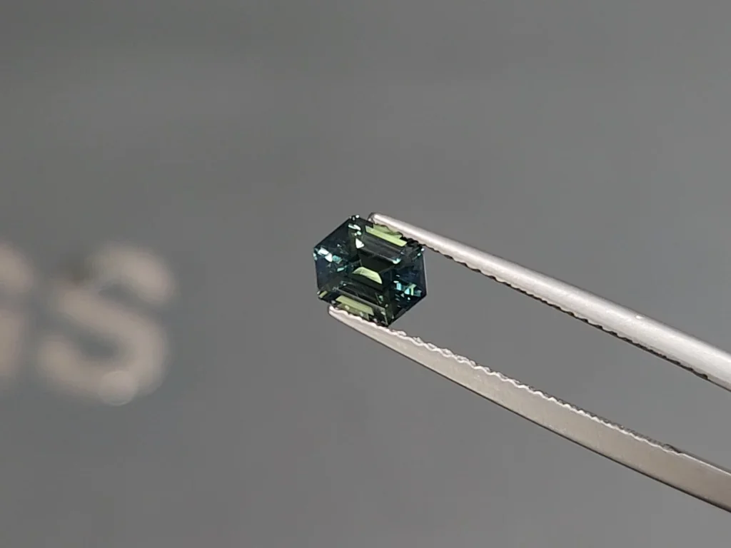 SapphireTeal hexagon cut 1.20 carts, Madagascar Image №3
