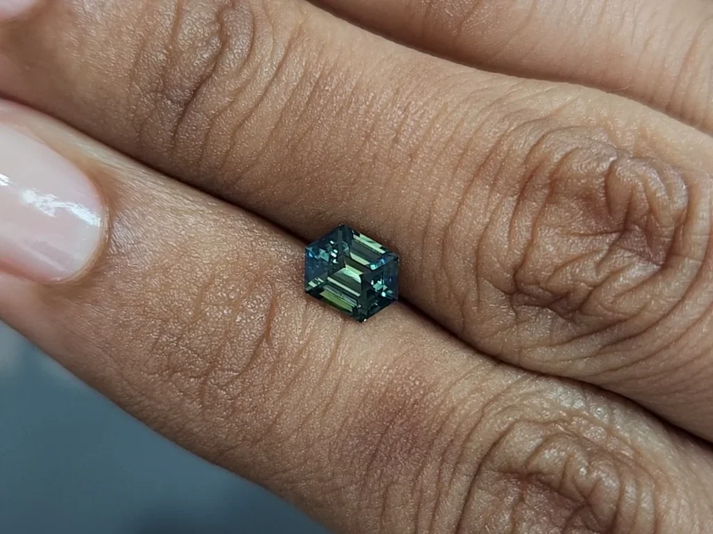 SapphireTeal hexagon cut 1.20 carts, Madagascar Image №2