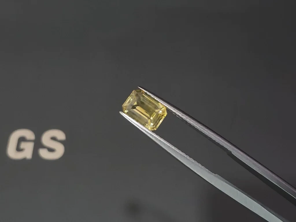 Sapphire Vivid yellow octagon cut 1.64 carats, Sri Lanka Image №3