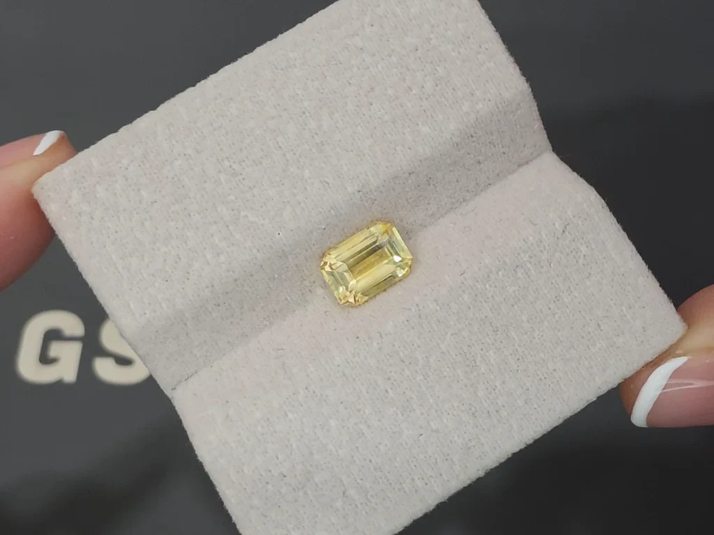 Sapphire Vivid yellow octagon cut 1.64 carats, Sri Lanka Image №4