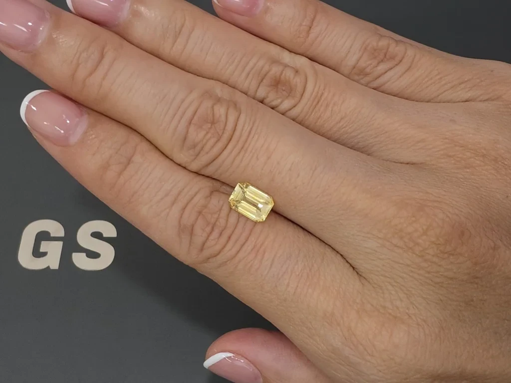 Sapphire Vivid yellow octagon cut 1.64 carats, Sri Lanka Image №2