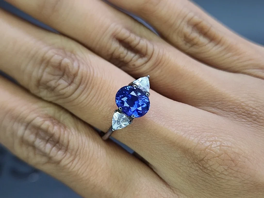 Unheated blue sapphire oval cut 3.09 carats, Sri Lanka Image №5