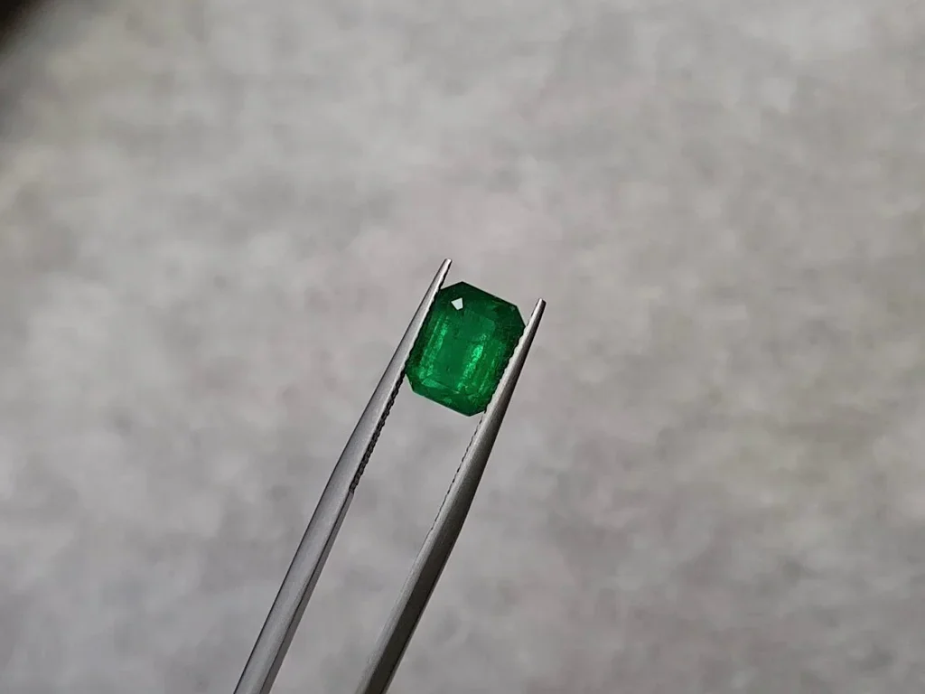 Zambian Vivid Green emerald octagon cut 2.68 ct Image №3