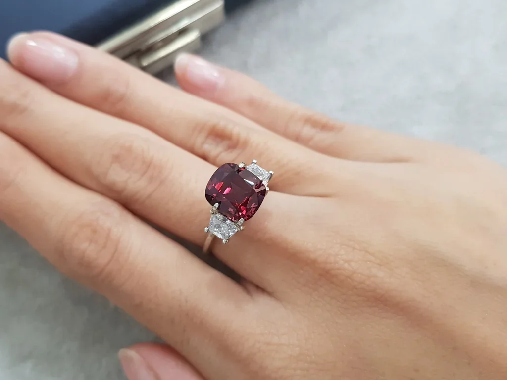 Cushion cut Burmese vivid red spinel 3.87 ct Image №3