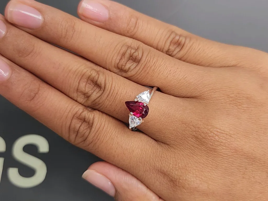 Pigeon's Blood ruby without treatment 1.59 carats in pear cut, Mozambique Image №5
