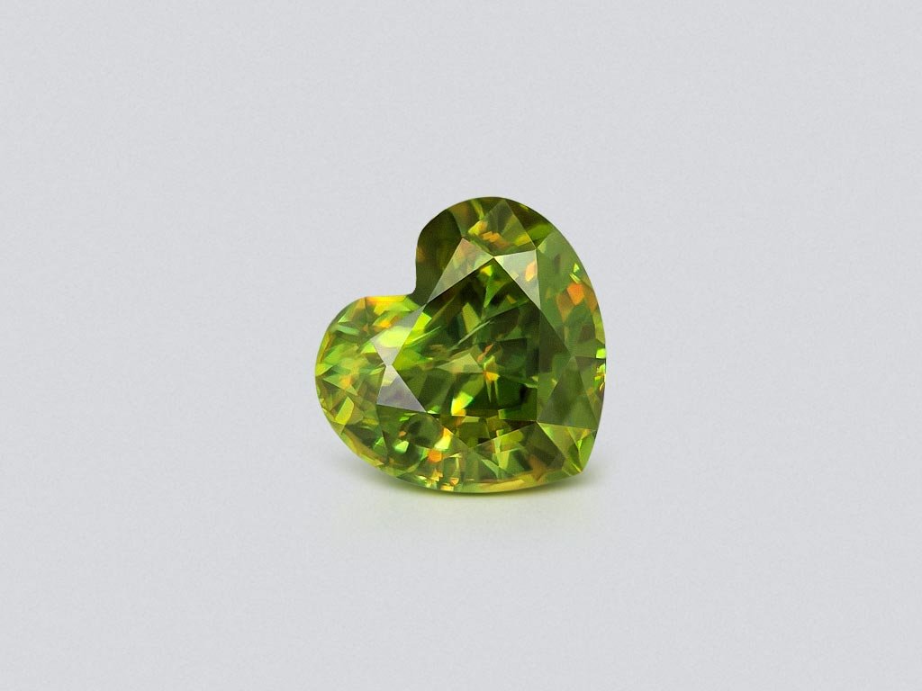 Green sphene in heart shape 14.21 carats, Madagascar  Image №1