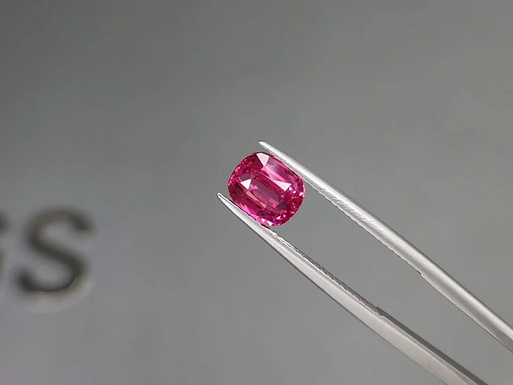 Hot pink Mahenge spinel in cushion cut 2.03 carats, Tanzania Image №3