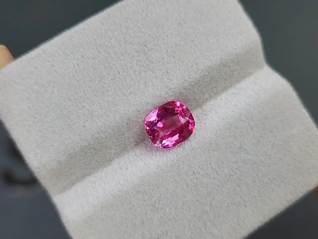 Hot pink Mahenge spinel in cushion cut 2.03 carats, Tanzania Image №4
